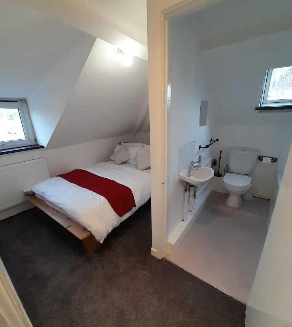 Entire Victoria Park Cardiff Apartment With Free Street Parking Bus 17 And 18 Direct To Cardiff City Centre, Fast Free Wi-Fi