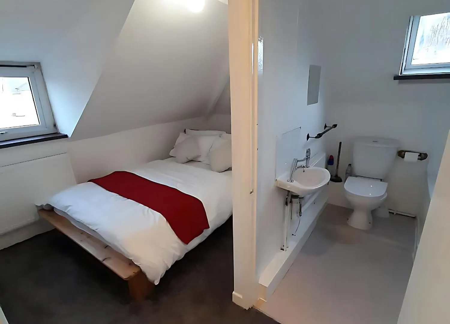 Entire Victoria Park Cardiff Apartment With Free Street Parking Bus 17 And 18 Direct To Cardiff City Centre, Fast Free Wi-Fi 0*,