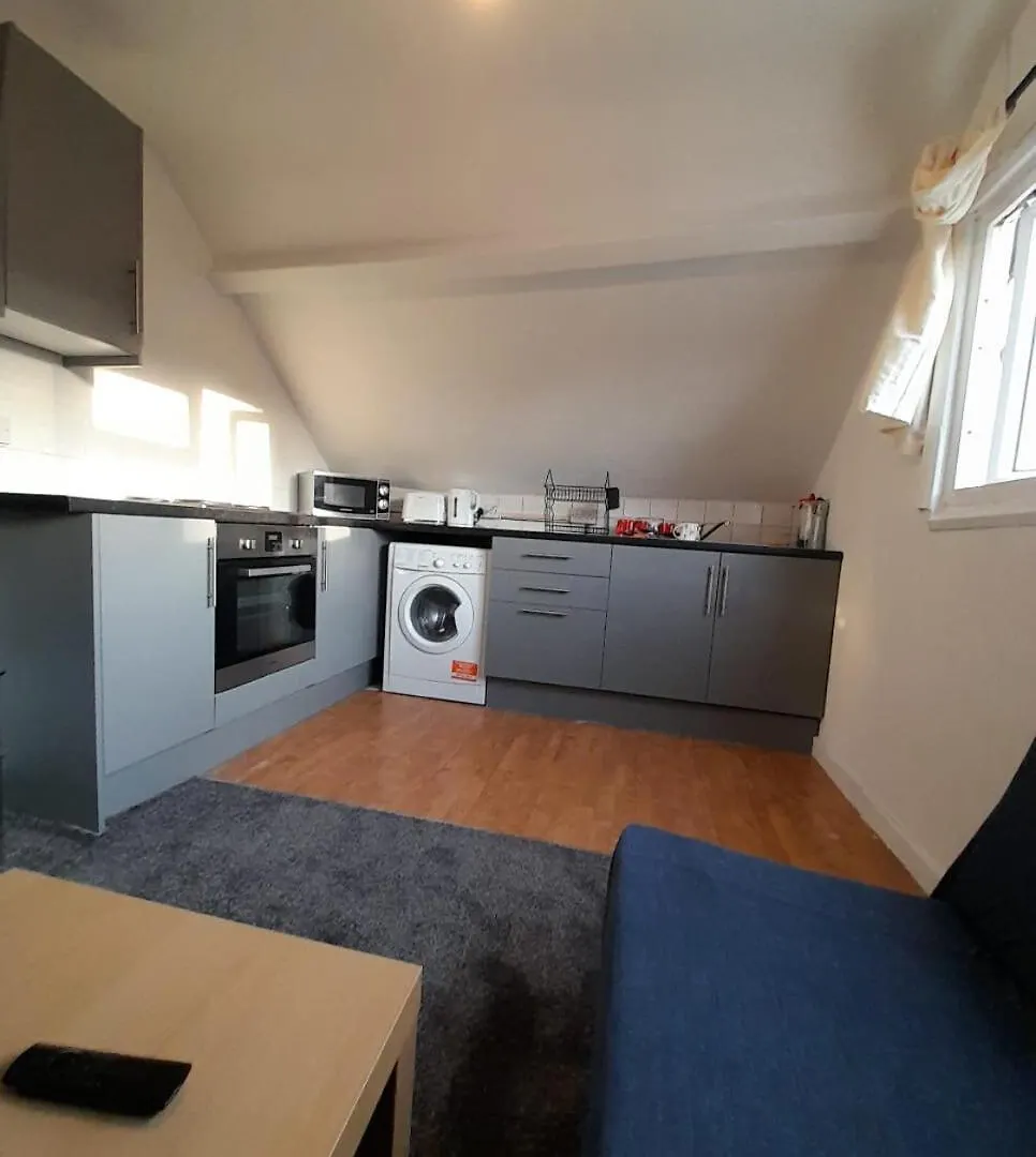 Entire Victoria Park Cardiff Apartment With Free Street Parking Bus 17 And 18 Direct To Cardiff City Centre, Fast Free Wi-Fi 0*,