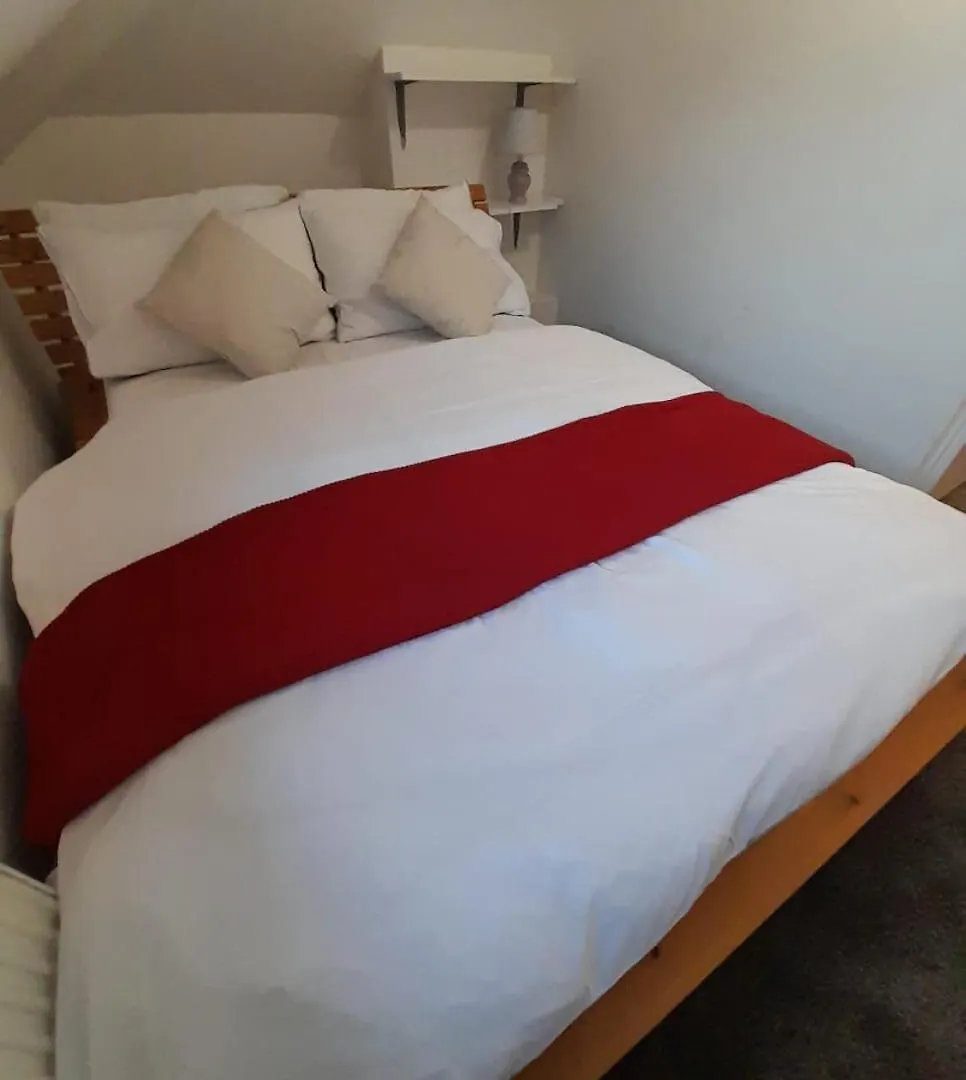Entire Victoria Park Cardiff Apartment With Free Street Parking Bus 17 And 18 Direct To Cardiff City Centre, Fast Free Wi-Fi