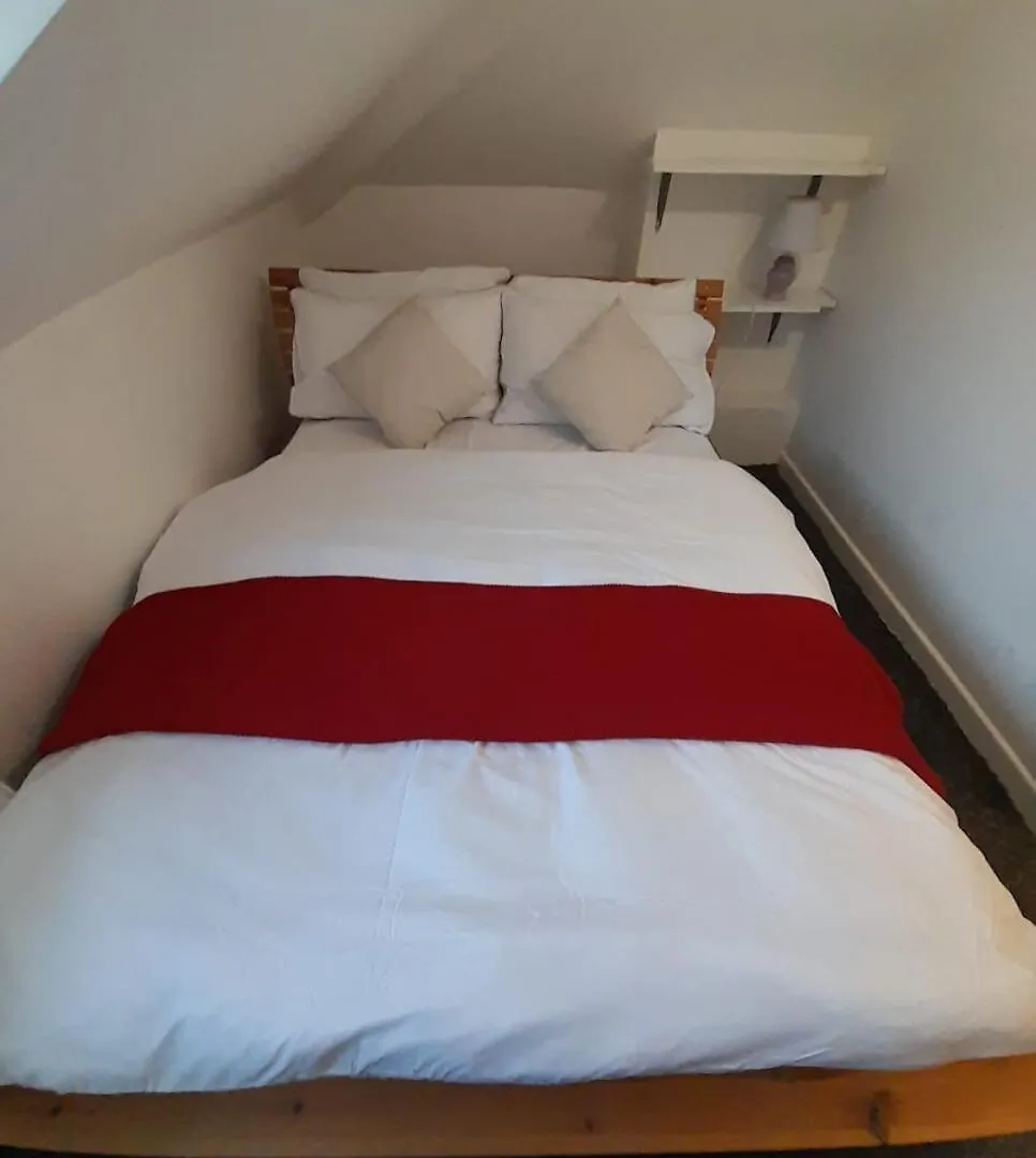 Entire Victoria Park Cardiff Apartment With Free Street Parking Bus 17 And 18 Direct To Cardiff City Centre, Fast Free Wi-Fi