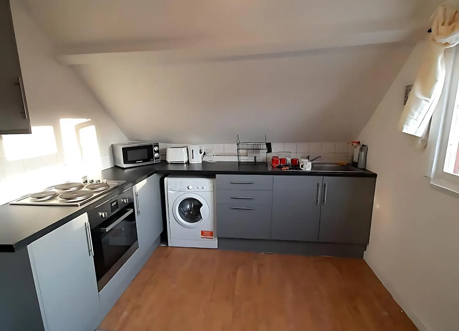Entire Victoria Park Cardiff Apartment With Free Street Parking Bus 17 And 18 Direct To Cardiff City Centre, Fast Free Wi-Fi