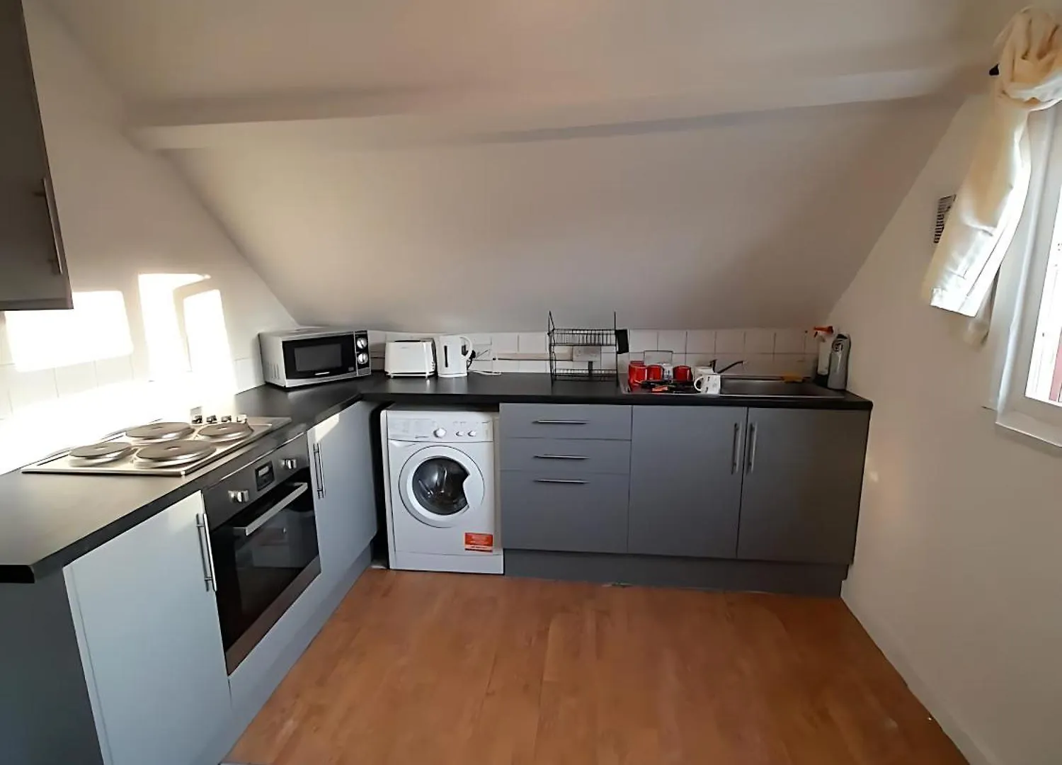 Entire Victoria Park Cardiff Apartment With Free Street Parking Bus 17 And 18 Direct To Cardiff City Centre, Fast Free Wi-Fi